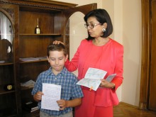 Показаха новия ученически бележник, в който няма да има забележки