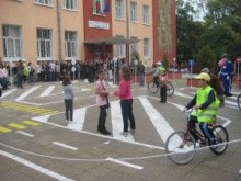Учители и родители чертаят безопасни маршрути до училища и градини