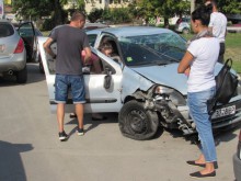 Дете поиска вода, майка му внезапно спря джипа си по средата и стана беля