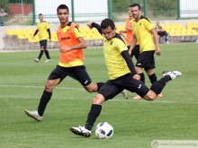 Много юноши взеха участие в днешната двустранна игра на "канарчетата"