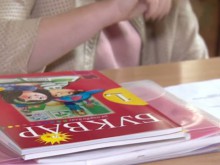 Печатат допълнителни материали заради липсващи уроци в учебниците