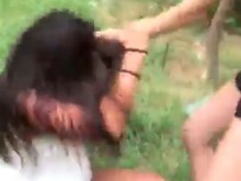 Появи се нов брутален клип с побой над ученичка (18+)