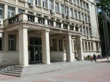 Шизофреник опита да убие майката на детето си