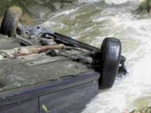 2 коли паднаха в реки в Пловдивско