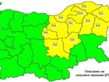 Отива ли си лятото? Предупредиха 11 области за силни валежи
