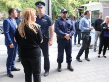 Полиция, гняв, сълзи и тежки обвинения в центъра на Пловдив!