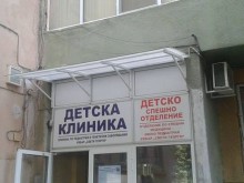 Майката на онкоболното детенце оставила телефон, но е неоткриваема