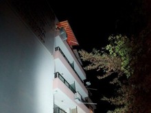 Майчин инстинкт спасил 3-годишната Ева в падналия асансьор