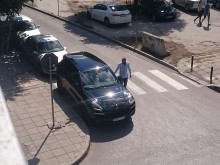 Пловдивчанин си избра пешеходна пътека за най-удачното паркомясто