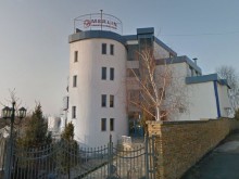 Родители скочиха на наш хотел - лекарят обслужвал само чужденци