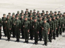 Все повече младежи напират да преминат курс по начална военна подготовка