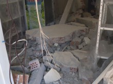 Срутила се стена в магазин затисна жена