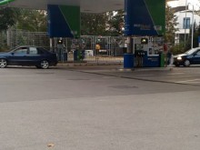 Брутално тъпчене на закона в Пловдив: Бензиностанция стана аутобан!