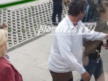 Собственикът на автобуса за шамаросания на спирка в Пловдив ученик: Блъскал е по стъклата!