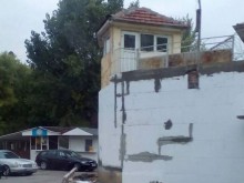 Шефът на затвора в Пловдив обясни пред Plovdiv24.bg какво показват снимките, подпалили мрежата