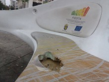 Вандали посегнаха на соларните дървета в Бургас! Вижте на какво ги направиха
