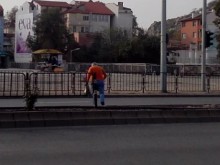 Безумно изпълнение на пешеходец в Пловдив