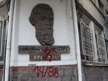 Пречупен кръст се появи върху сградата на БСП в Пловдив
