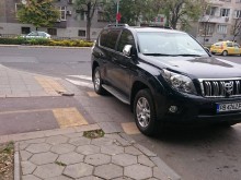 Имаш джип - спираш, нямаш - заобикаляш