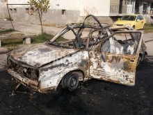 Кола се взриви в движение, жена пострада