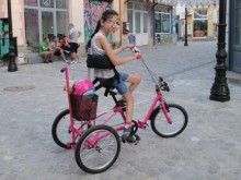 Свидетел: Видях мургав мъж да кара детското розово колело!