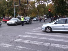 Жена и дете в болница след катастрофа на кръстовище в Пловдив