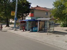 Мъж заплаши с нож 16-годишно момиче на автобусна спирка в Пловдив