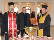 Божидар Димитров дари на новия пловдивски храм „Св. Климент Охридски" икона