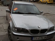 Залепиха стикер "Паркирал си като идиот" върху кола в Пловдив
