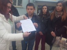 Студенти от Пловдив: Преподавателка ни заплаши, че има "гръб" 