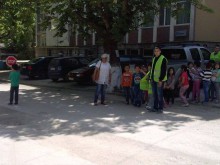 Ученици стават "Златен пазител" при пресичане на пешеходни пътеки
