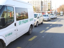 Общински бус, такси, "Мерцедес" и джип се нанизаха на Сточна гара