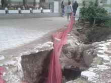 Ямата до "Верди" донесе неприятности за ВиК Пловдив