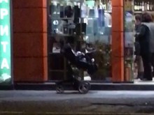 Майката на оставеното без надзор дете: Бях в магазина 3-4 минути!