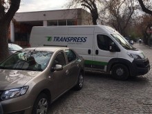 Куриерски бус вдигна нервите на пловдивчанин