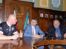 От фенклубовете на Локо и Ботев си стиснаха ръцете и призоваха: Без ексцесии на дербито
