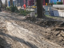 "Руски" напредва, багери разкопаха и пешеходната алея