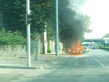 Лек автомобил изгоря при пожар на бул. "България"