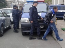 В съдебната зала: Съдия се кара, участник в телефонни измами - плаче