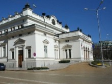 Плоският данък остава