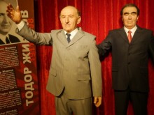 Махат всички паметници от комунизма