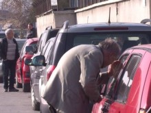 Опашка от половин километър изнерви на макс шофьори пред КАТ Пловдив
