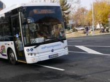 Пускат автобусите по "Гладстон" от днес