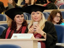 Медицински сестри и акушерки се дипломират в Пловдив
