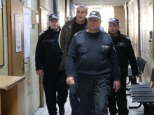 Полицаят, обвинен за двойното убийство: Гния! Кой ще прегърне детето ми?