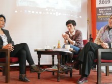 Уличките в "Капана" се превръщат в зимни приказки с бели живи статуи