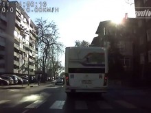 Не всички шофьори на автобуси в Пловдив са еднакви, това видео го доказва