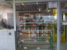 Закусвалнята в подлеза на "Тримонциум" затворена, но мишката е там