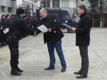 Наградиха пловдивски полицаи, проявили храброст с бежанците в Харманли