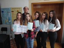 Коледно шоу в Търговската гимназия